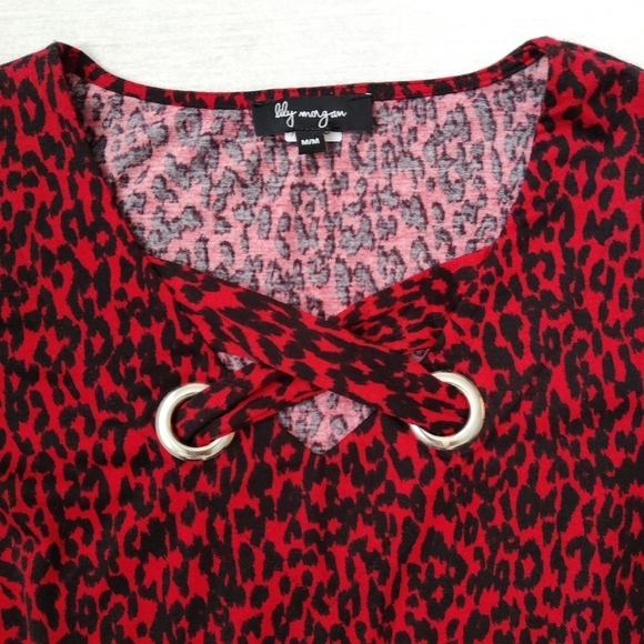 Lily Morgan Women's Leopard Blouse Size Medium Red Black Chains - Picture 3 of 12